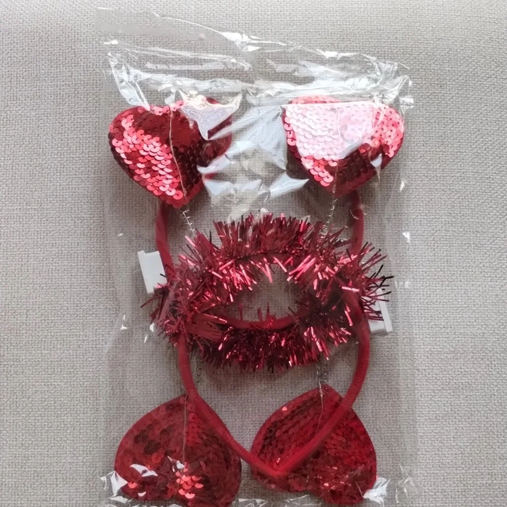 Valentine Light up Headbands with sequence Hearts 2in pack Red
